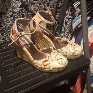 Wedges pretty spring look great condition